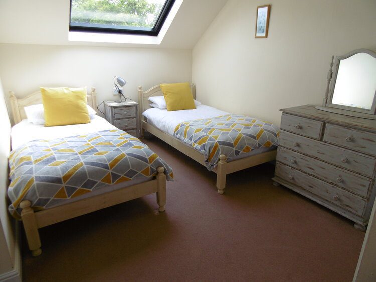 Granary cottage twin bedroom